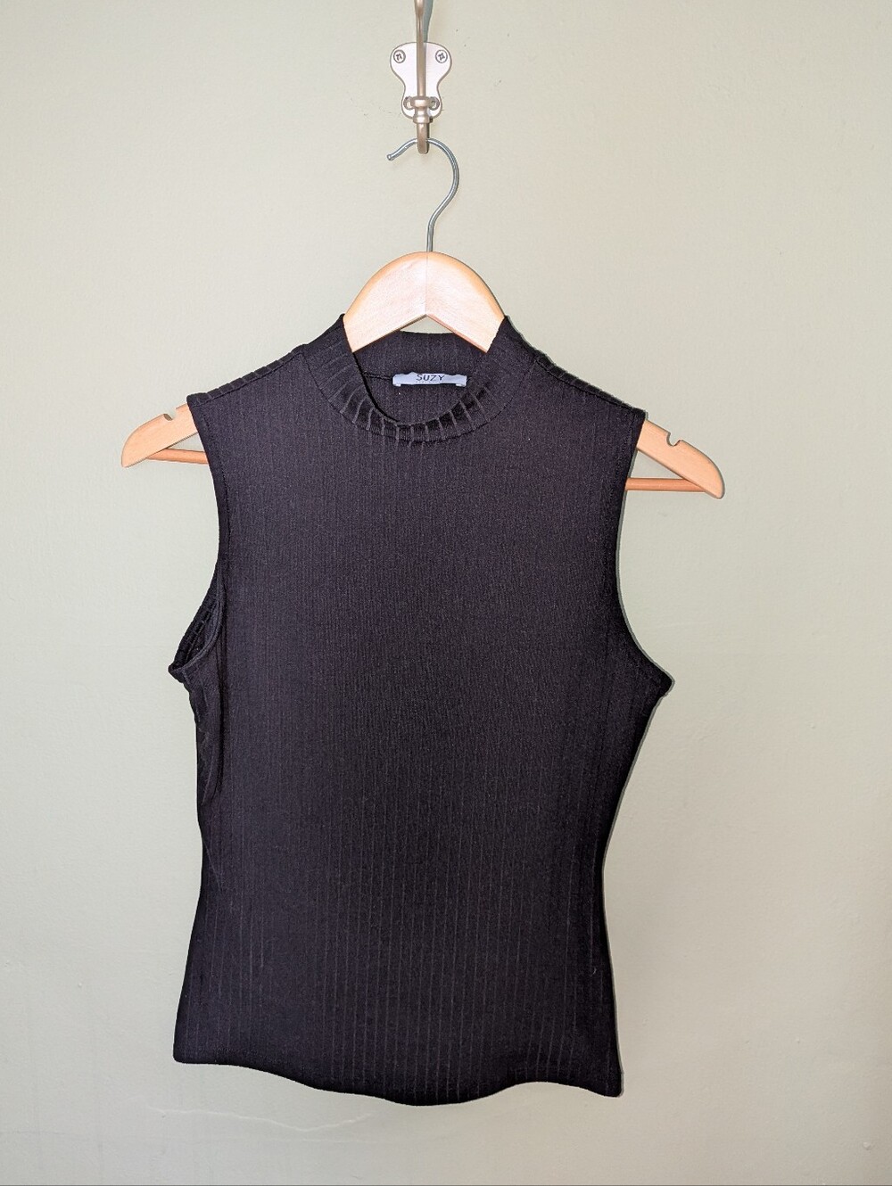 Suzy Shier Black Sleeveless Ribbed Mock Neck Tank